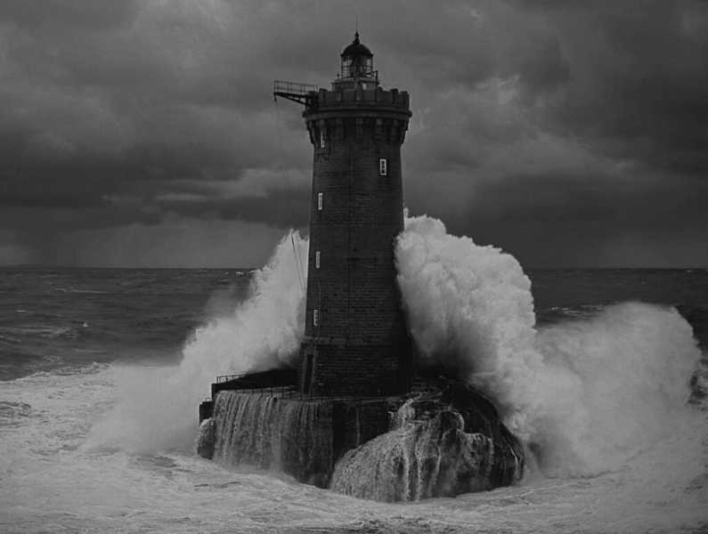 faro_spento_della_bretagna