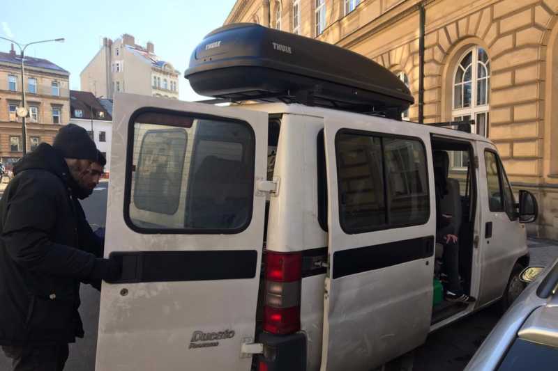 35109134_15440145860_r